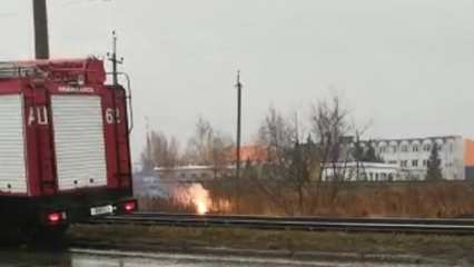 В Нижнекамске оборвался провод ЛЭП и поджёг траву