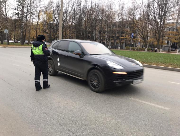 Нижнекамские инспекторы ГИБДД в ходе рейда остановили 42 водителей с неправильной тонировкой