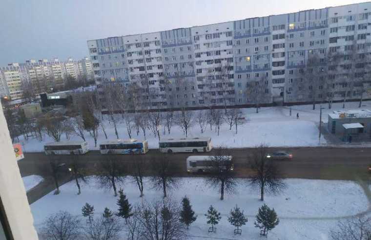 Нижнекамские экологи отобрали пробы воздуха около стоянки автобусов на ул. Б.Урманче