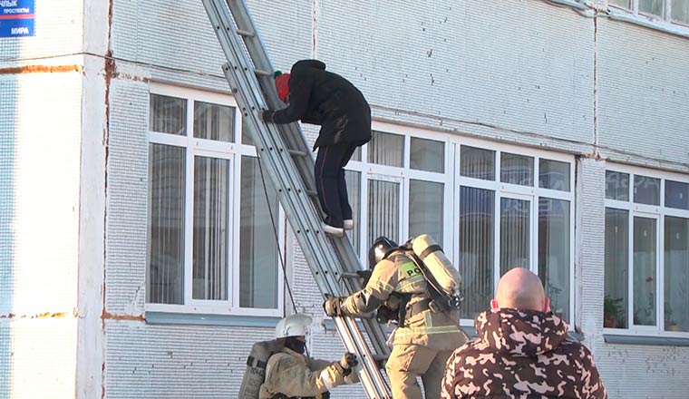 В нижнекамской школе провели учебную эвакуацию