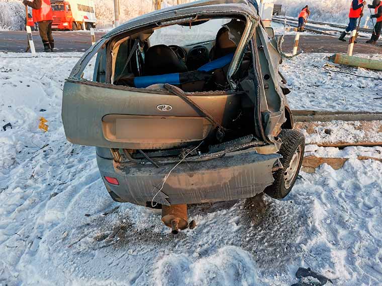 В Татарстане поезд снёс легковушку