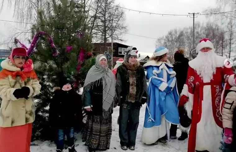 А в деревне Новый год!