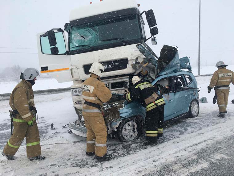 Две девочки погибли в ДТП с фурой на границе Татарстана и Чувашии