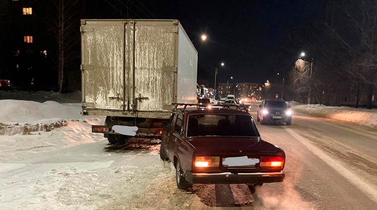 Перелом бедра получил ребенок, перебегавший дорогу в неположенном месте в Нижнекамске