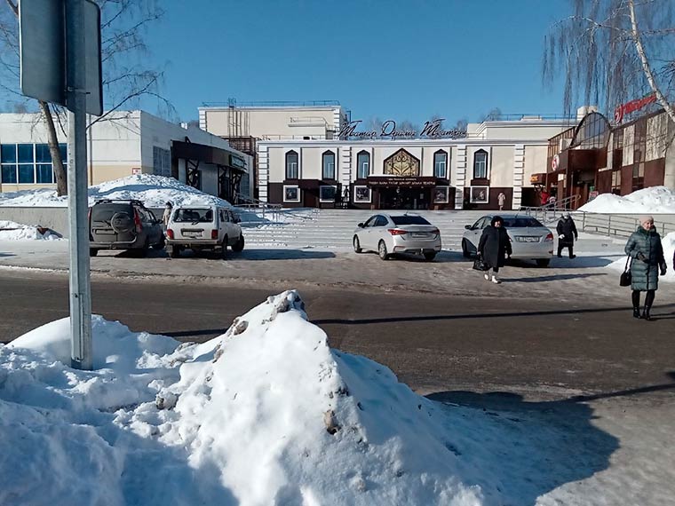 ГИБДД Нижнекамска дала разъяснение по парковке у драмтеатра