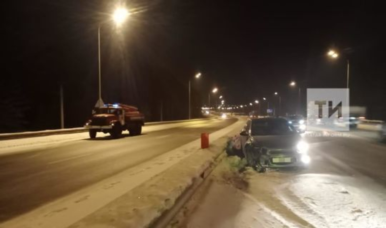 В Татарстане произошло ДТП с двумя легковушками, пострадала женщина