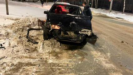 Молодой лихач на «четырнадцатой» устроил ДТП в Нижнекамске, проехав на «красный»