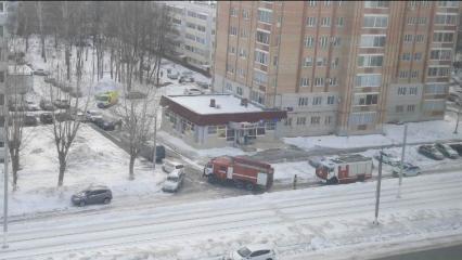 В одном из дворов в Нижнекамске загорелся автомобиль