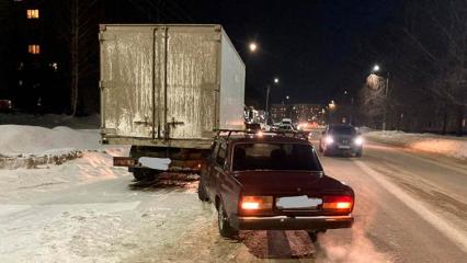 Перелом бедра получил ребенок, перебегавший дорогу в неположенном месте в Нижнекамске