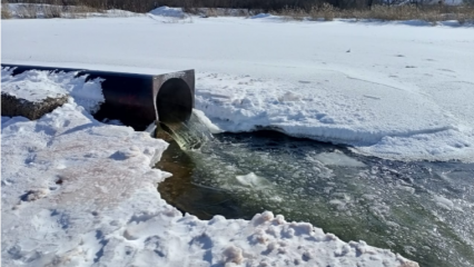 В Нижнекамске на озере Каракуль произвели аэрацию воды