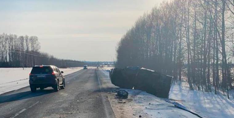 Под Нижнекамском водитель внедорожника повалил на бок «ГАЗель»