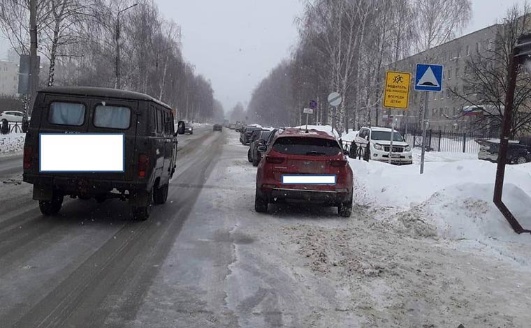 В Нижнекамске машина сбила двух детей на пешеходном переходе