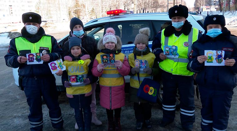 В Нижнекамске школьники попросили водителей не нарушать ПДД