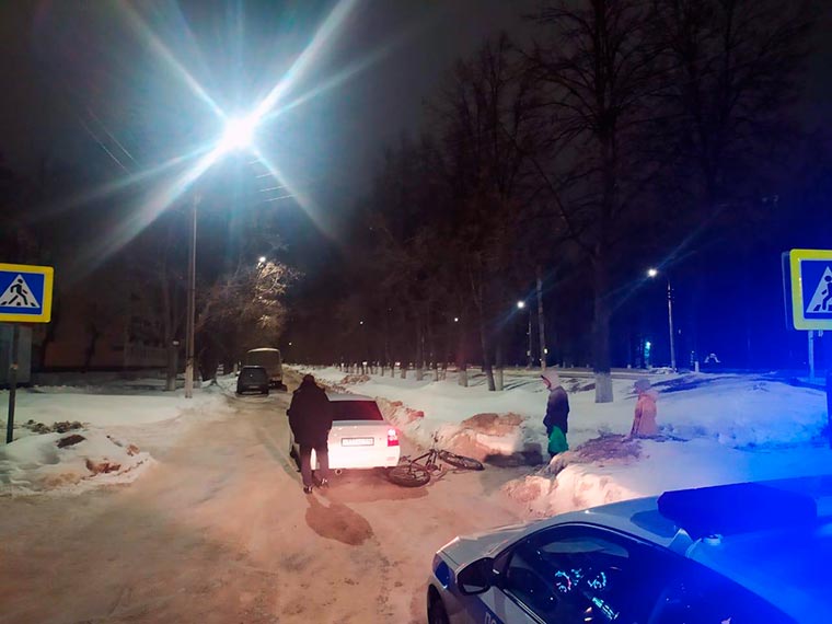 В Нижнекамске под колёса авто попал первый в этом году велосипедист