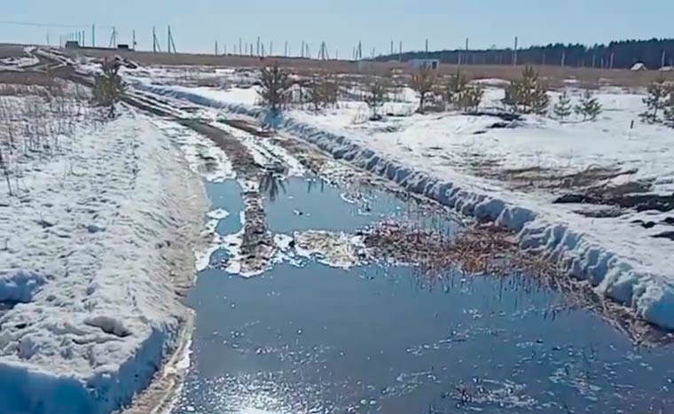 Житель Нижнекамского района недоволен затопленной дорогой