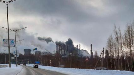 На промзоне Нижнекамска бушует пожар