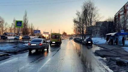 В Нижнекамске на пешеходном переходе у автовокзала сбили женщину