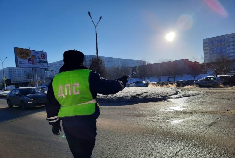 В Татарстане сотрудники ДПС сопроводили до больницы машину, в которой задыхался ребёнок