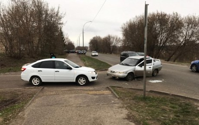 В Татарстане ищут водителя, который бросил свою машину и сбежал с места ДТП