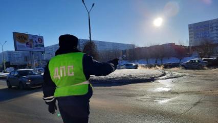 В Татарстане сотрудники ДПС сопроводили до больницы машину, в которой задыхался ребёнок