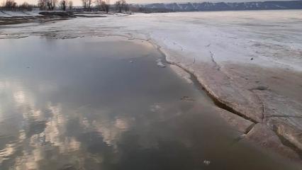 Нижнекамцы «дежурят» у Камы, чтобы не пропустить ледоход