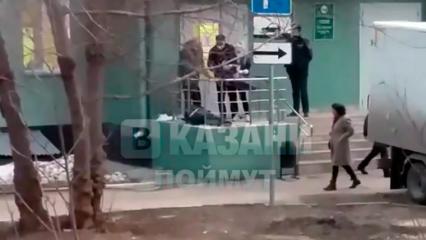 В Татарстане прямо у дверей поликлиники умер пациент с онкологией