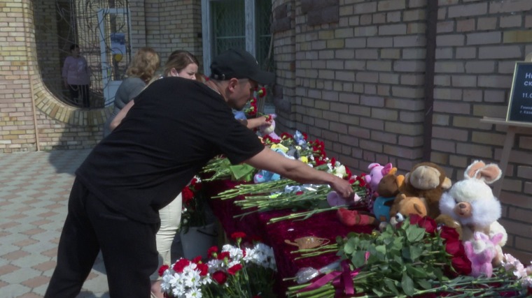 В Татарстане сегодня день траура по погибшим во время стрельбы в казанской гимназии