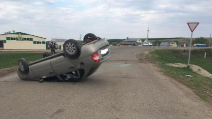 В Татарстане перевернулся легковой автомобиль, есть пострадавший