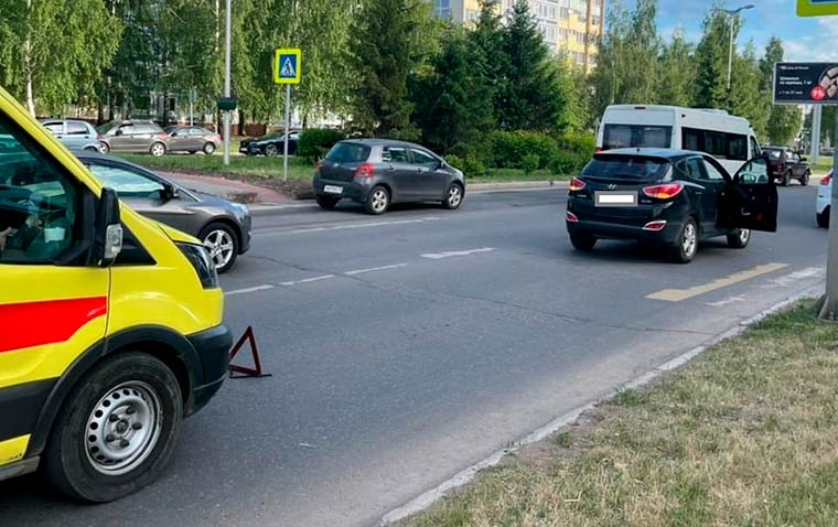 В Нижнекамске подросток на велосипеде попал под колеса черного кроссовера