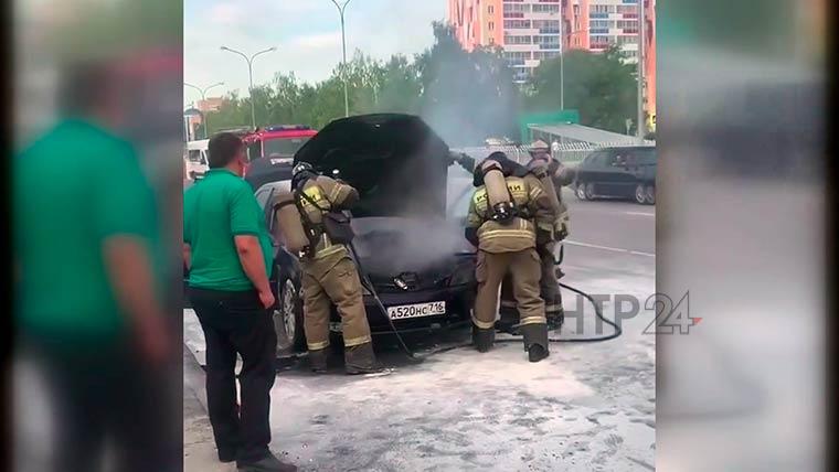 В Набережных Челнах на ходу загорелась иномарка