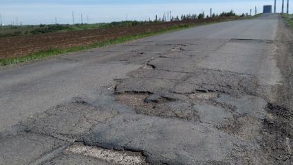 Жителям Нижнекамска приходится ехать по обочине до села Прости