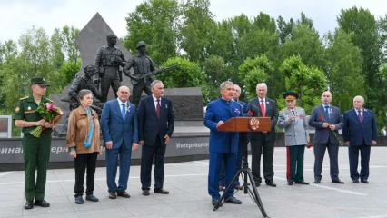 Минниханов открыл памятник воинам-интернационалистам в парке Победы