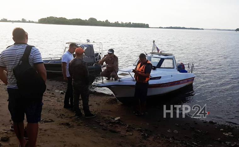 Сотрудники ГИМС приехали на пристань Елабуги, где собрались добровольцы и родственники пропавших