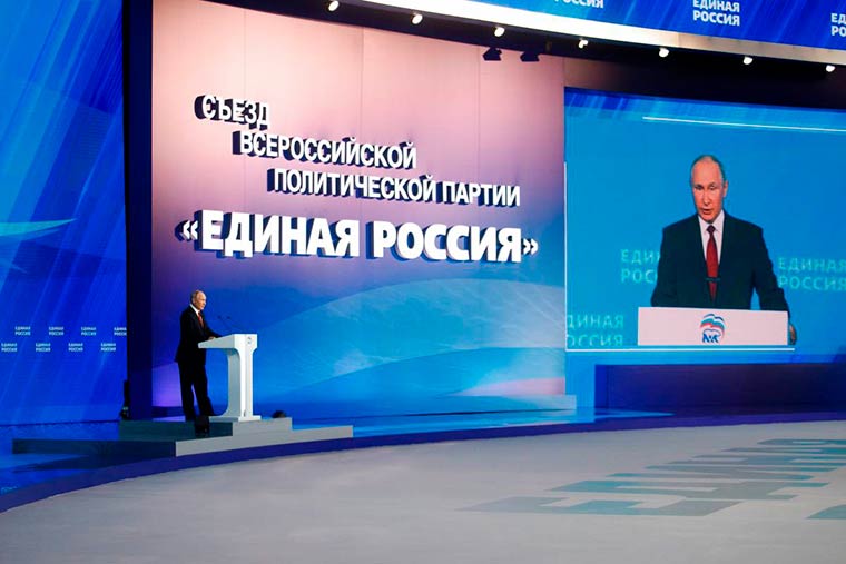 Путин заявил, что помимо пенсионеров и военных, выплаты получат полицейские и курсанты