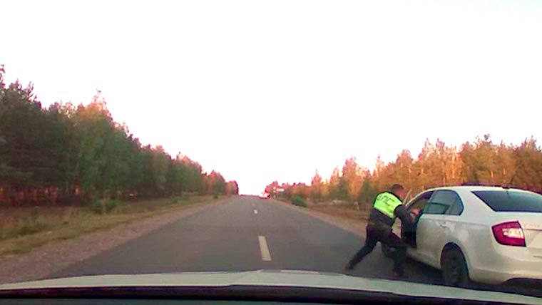 Под Нижнекамском пьяный водитель решил скрыться от ДПС и получил семь статей