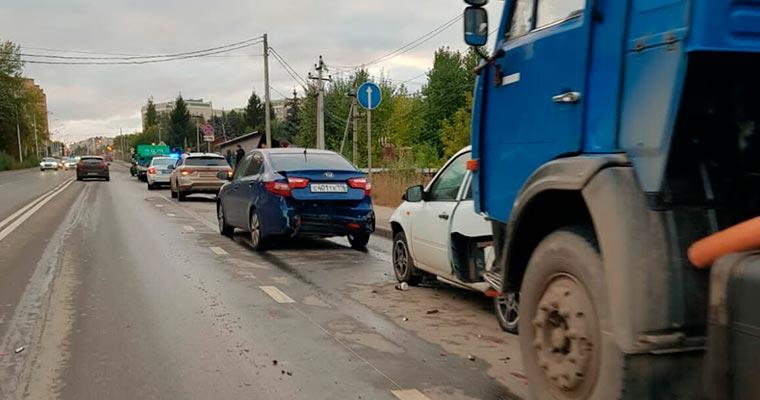 В Татарстане произошла массовая авария с легковушками и грузовиком