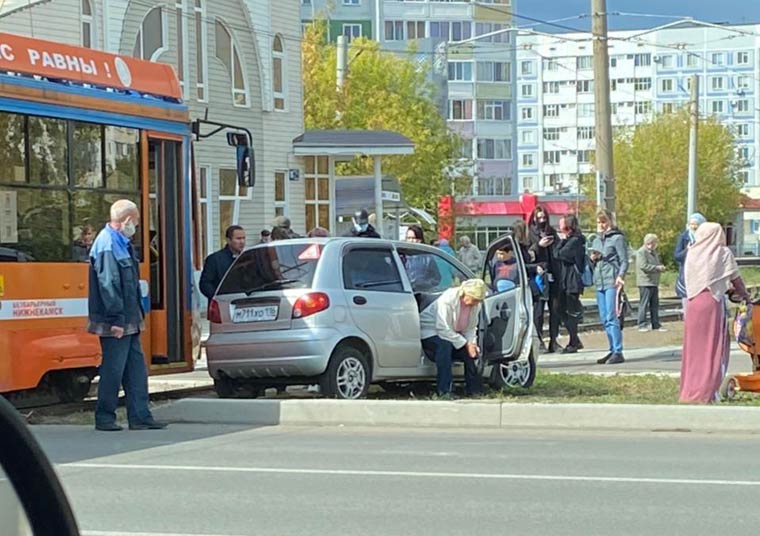 В Нижнекамске из-за ДТП временно перекрыли движение по проспекту Шинников