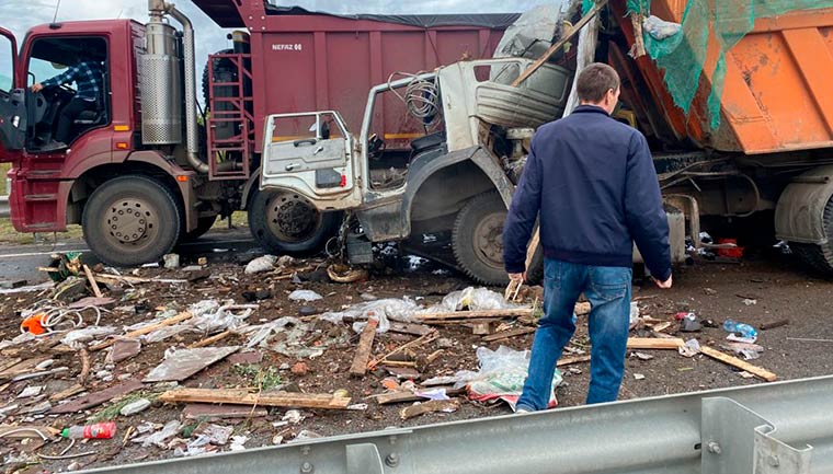 Разбитые грузовики перегородили въезд в Нижнекамск