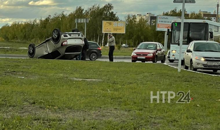 В Нижнекамске на кольце перевернулся «Renault»