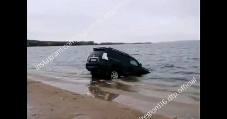 Пьяный татарстанец утонул в реке вместе с внедорожником