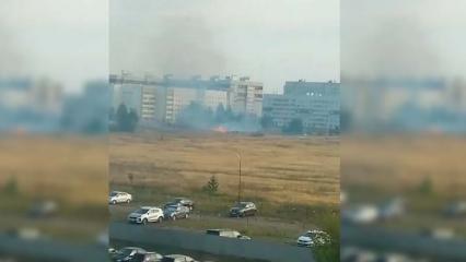 В Нижнекамске очевидец заснял, как горит поле на ул. Гайнуллина