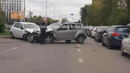 В Татарстане столкнулись внедорожник и легковушка