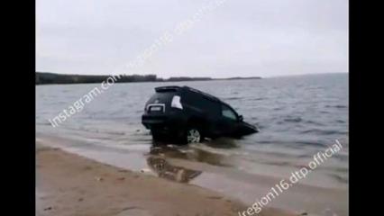 Пьяный татарстанец утонул в реке вместе с внедорожником