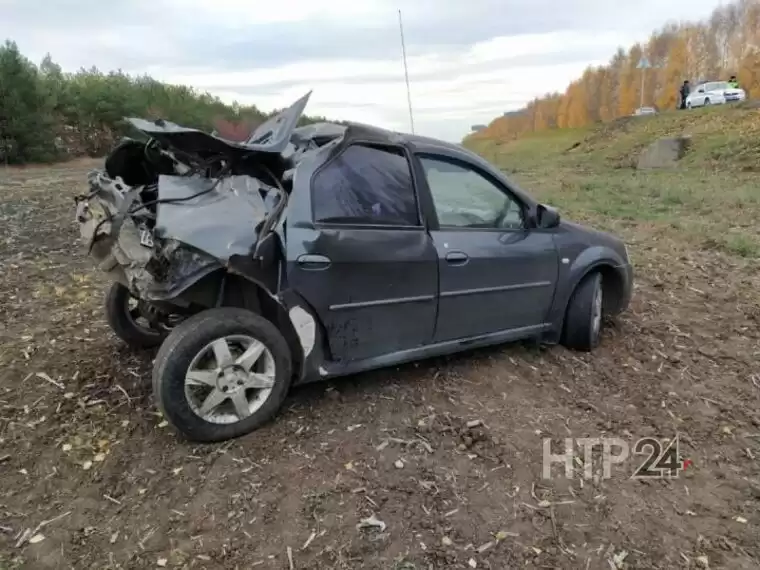 В Татарстане седан вылетел в кювет и «превратился» в хэтчбек