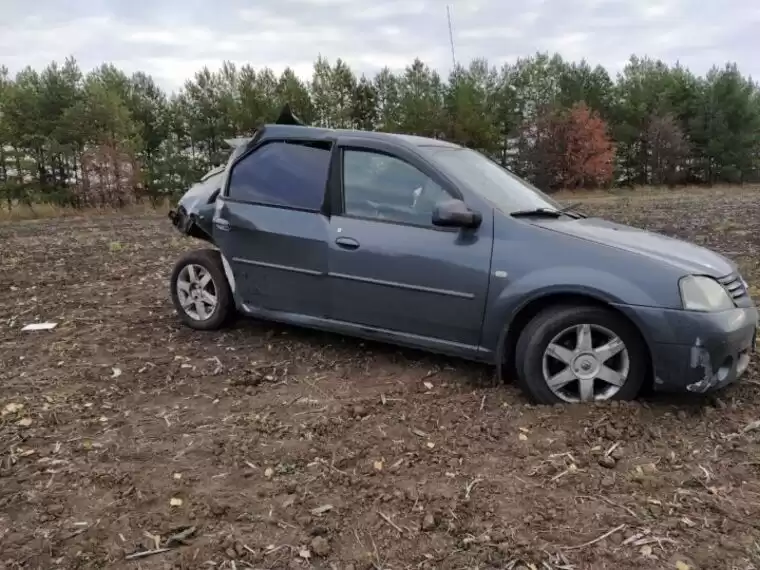 Автомобиль в кювете