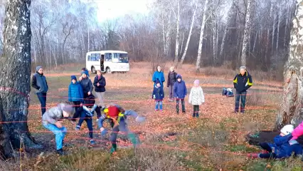 В Нижнекамске родители с детьми помогли в спасении леса