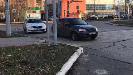 В Нижнекамске невнимательный водитель сбил школьницу на пешеходном переходе