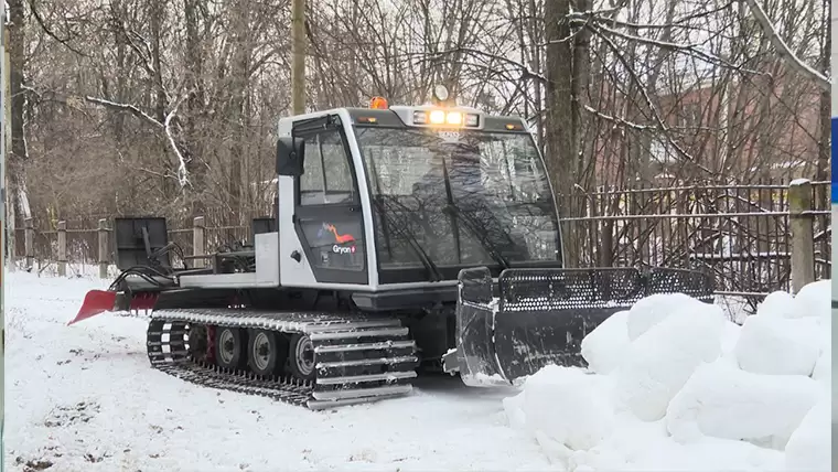 На лыжную базу в Нижнекамске привозят снег из ледового дворца спорта