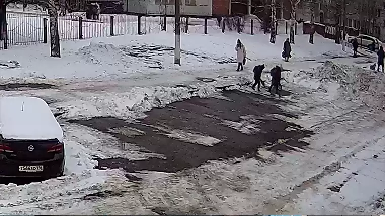 В Нижнекамске на неизвестного, предлагавшего детям прокатиться на авто, написали заявление