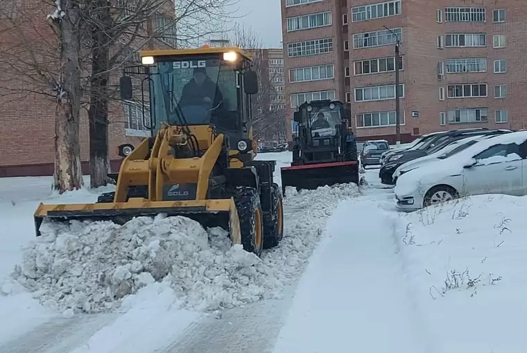 В Нижнекамске на уборку дорог выведена 41 единица техники